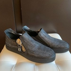 Stuart Weitzman Gray Snakeskin Sneakers Size 6 M